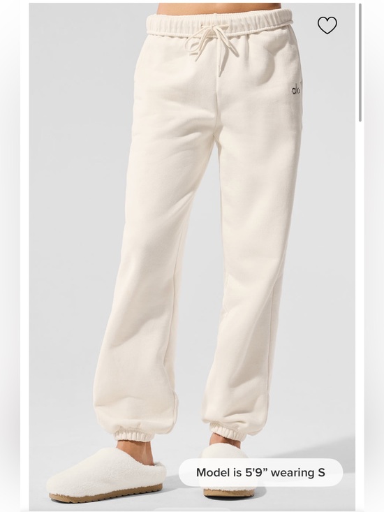 Pants - NWT! ALO Yoga Accolade Sweatpant in Ivory